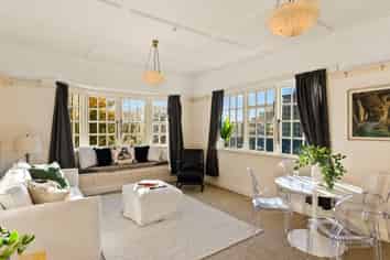 22A Clifton Tce (top flat), Kelburn