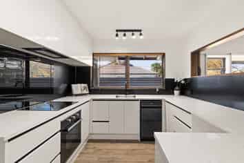 1/702 Tomoana Road, Mahora