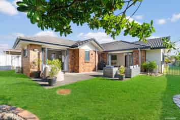 10E Landon Place, Pukekohe