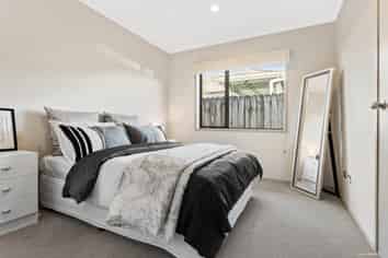 10E Landon Place, Pukekohe