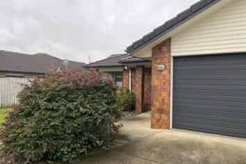 10E Landon Place, Pukekohe