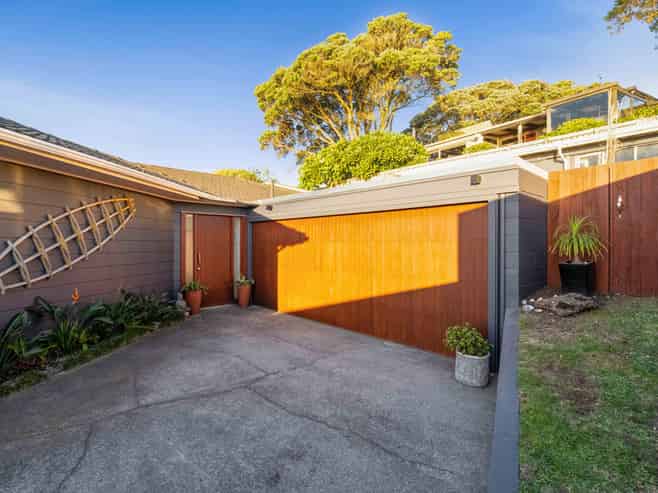 94 Messenger Terrace, Oakura