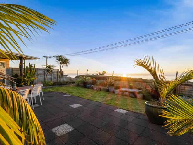 94 Messenger Terrace, Oakura
