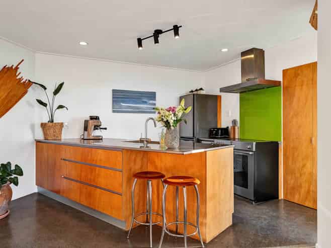 94 Messenger Terrace, Oakura
