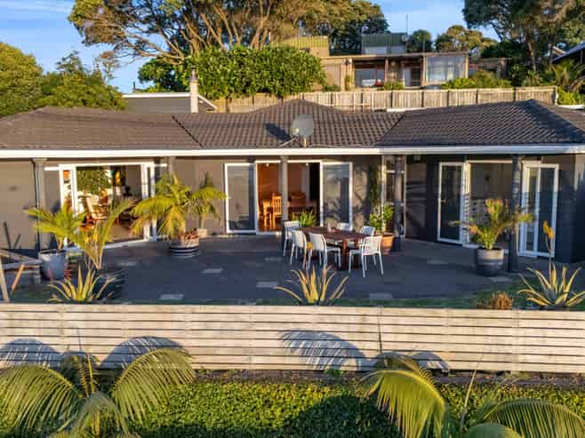 94 Messenger Terrace, Oakura