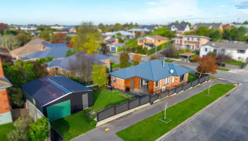 9 Onslow street, West End