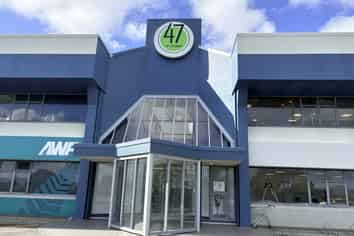 Retail, office, trade or showroom