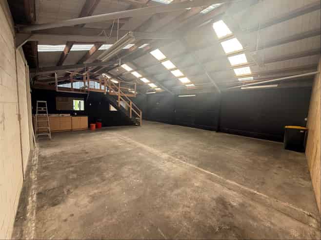 Sought After Sydenham Industrial with Mezzanine