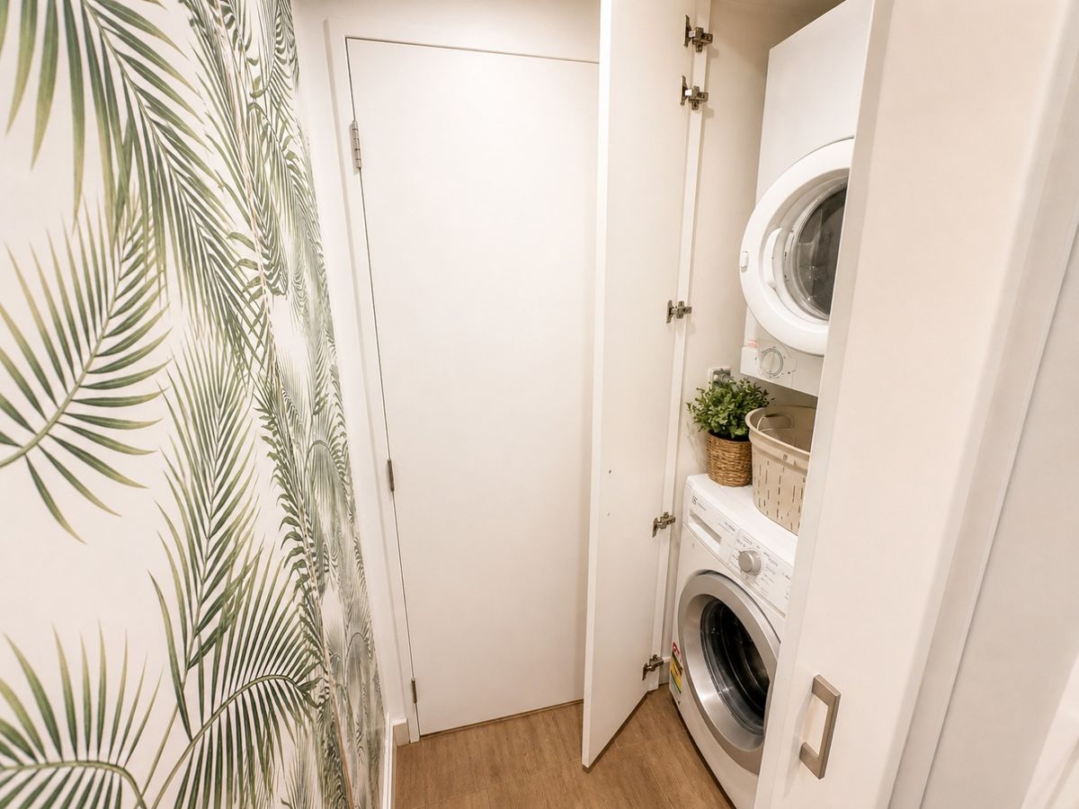 Furnished Soho on 12th Floor - Widok 5