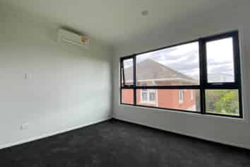 73D New Windsor Road, New Windsor