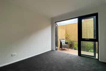 73D New Windsor Road, New Windsor
