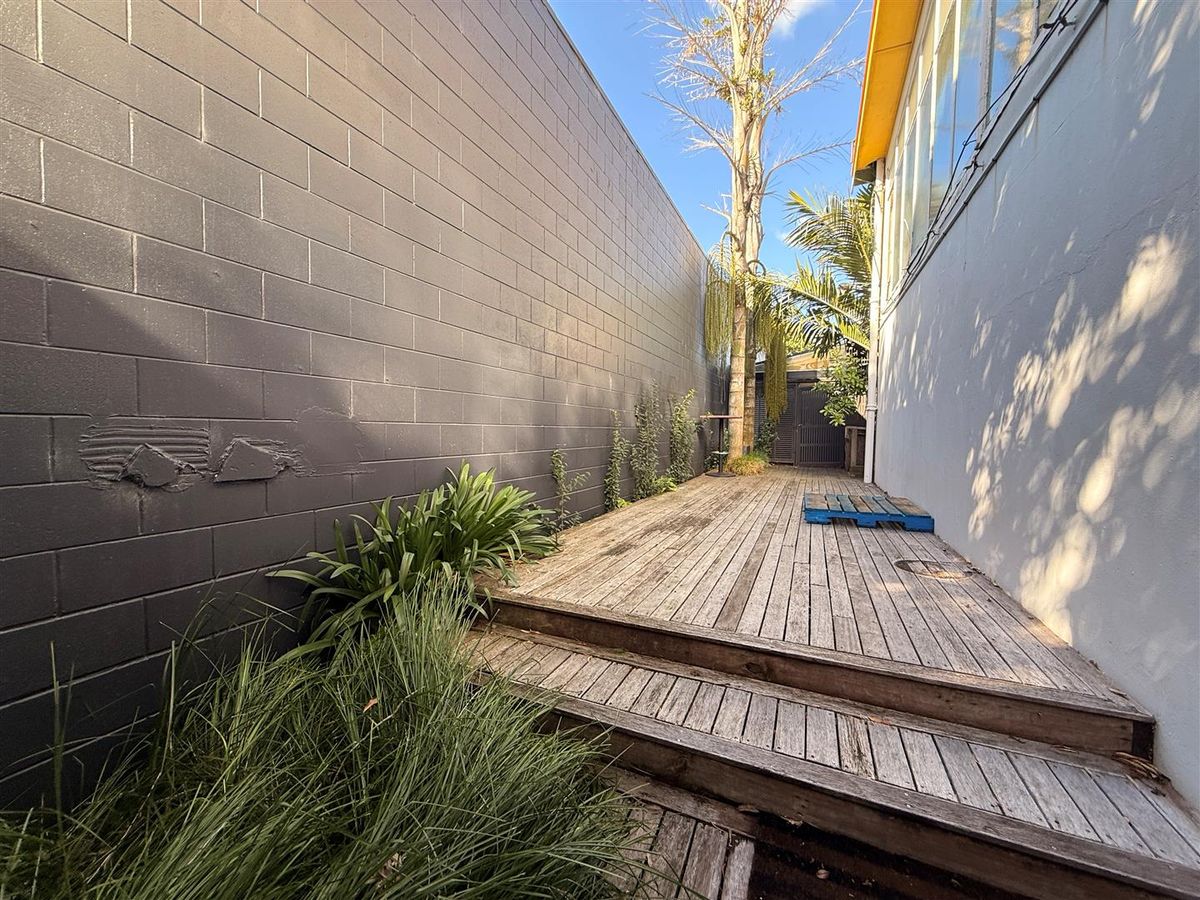 Boutique Wellness Space with Private Patio - Mehr