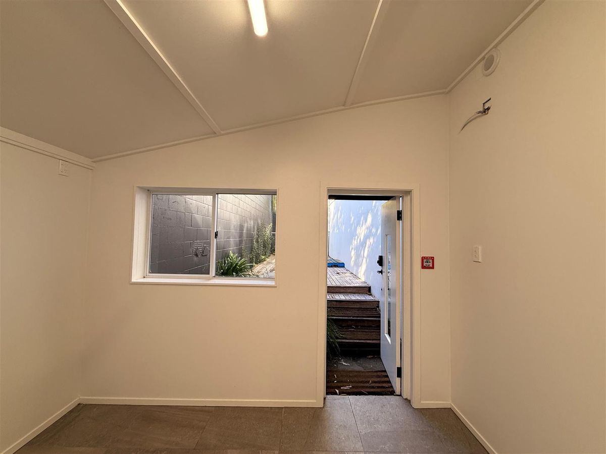 Boutique Wellness Space with Private Patio - Ansicht 5