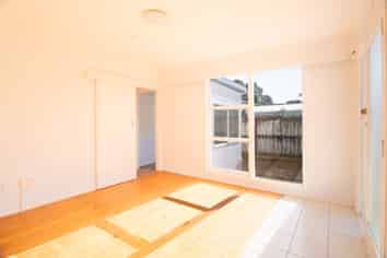 2/8 James Road, Manurewa