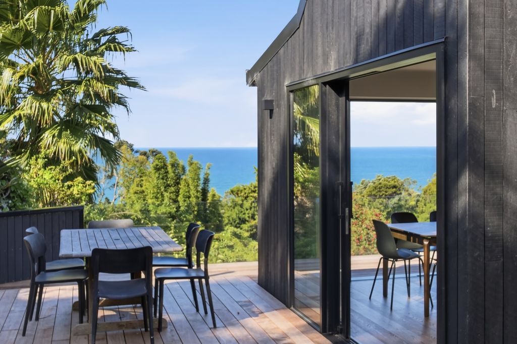 Treetop hideaway 1