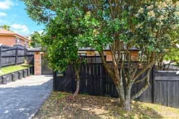 8 Dovey Place, Massey