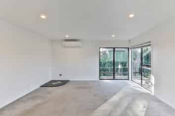 2/19 Heathberry Close, Papatoetoe