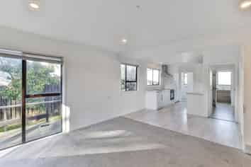 2/19 Heathberry Close, Papatoetoe