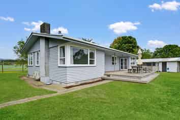 54 Kuku Beach Road, Levin