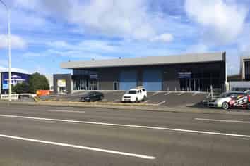 Road Front Penrose Industrial | 900 m2