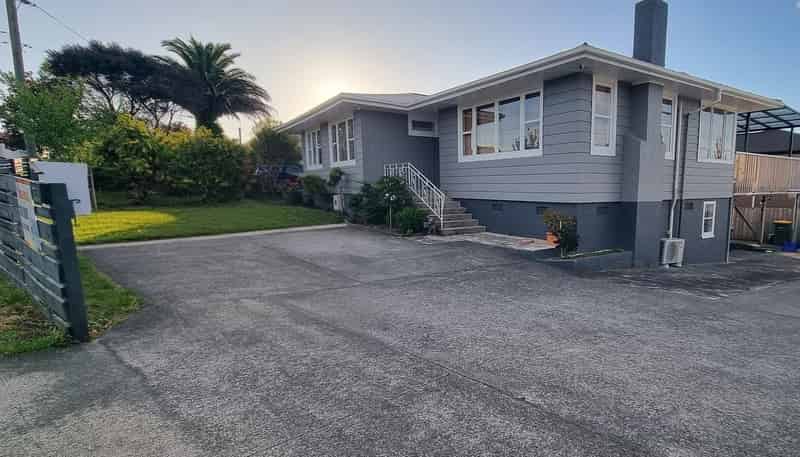 211 Sturges Road, Henderson