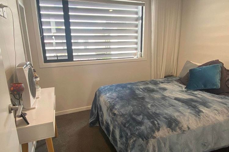 Modern 2-Bed + Study Apartment in Secure Complex – další