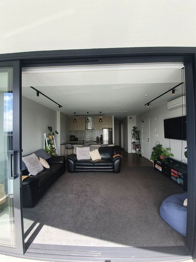Modern 2-Bed + Study Apartment in Secure Complex, Glen Eden