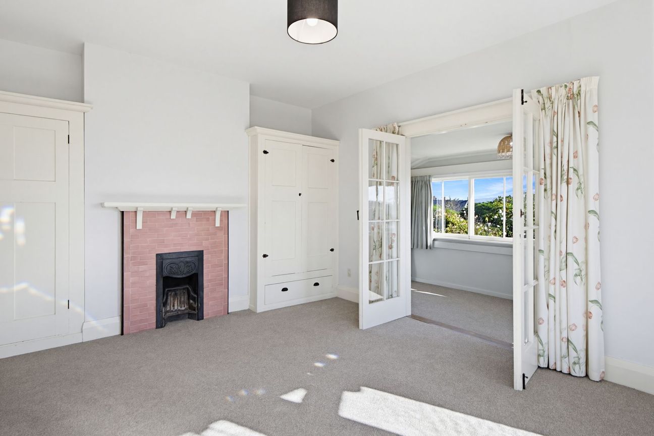 Incredibly Spacious, Sunny with Mountain views - Altro
