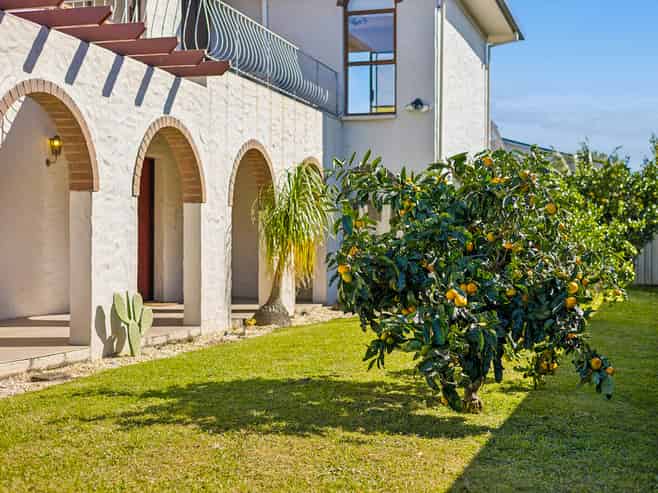 33 Prince Regent Drive, Half Moon Bay
