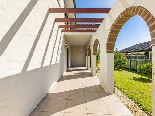 33 Prince Regent Drive, Half Moon Bay