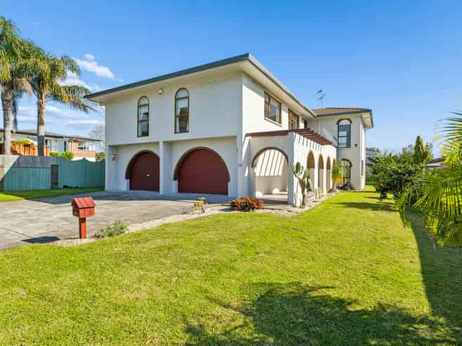 33 Prince Regent Drive, Half Moon Bay