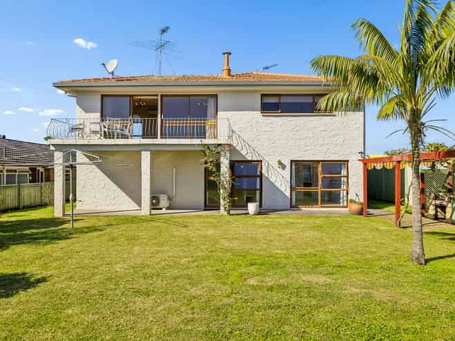 33 Prince Regent Drive, Half Moon Bay