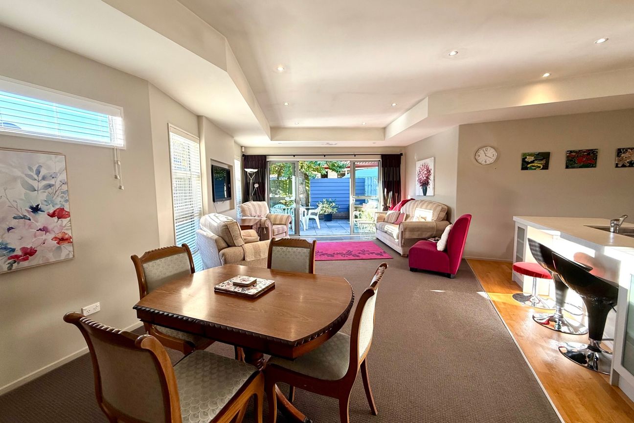 FULLY FURNISHED BEAUTIFULLY PRESENTED HOME IN PRIME SUBDIVISION! - Widok 5