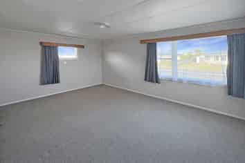 8 Mark Perreau Place, Foxton