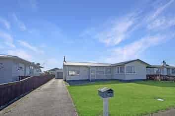 8 Mark Perreau Place, Foxton