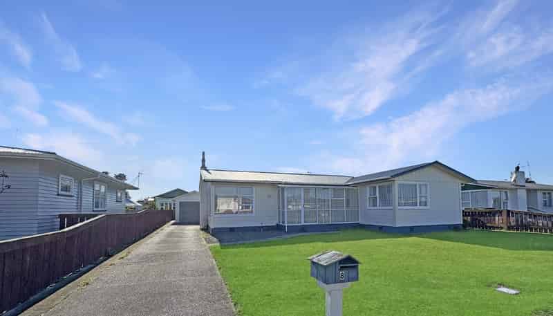 8 Mark Perreau Place, Foxton