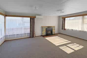 8 Mark Perreau Place, Foxton