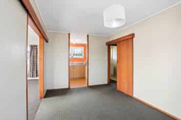 4 Helleur Road, Massey