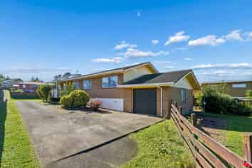 4 Helleur Road, Massey