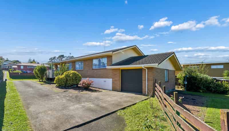 4 Helleur Road, Massey