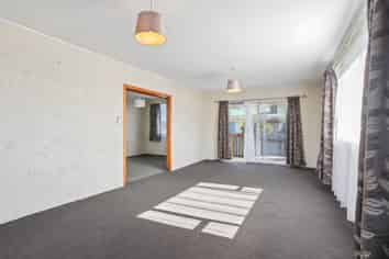 4 Helleur Road, Massey