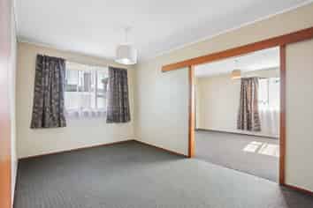 4 Helleur Road, Massey