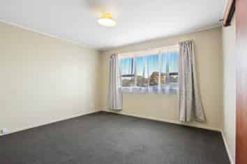 4 Helleur Road, Massey