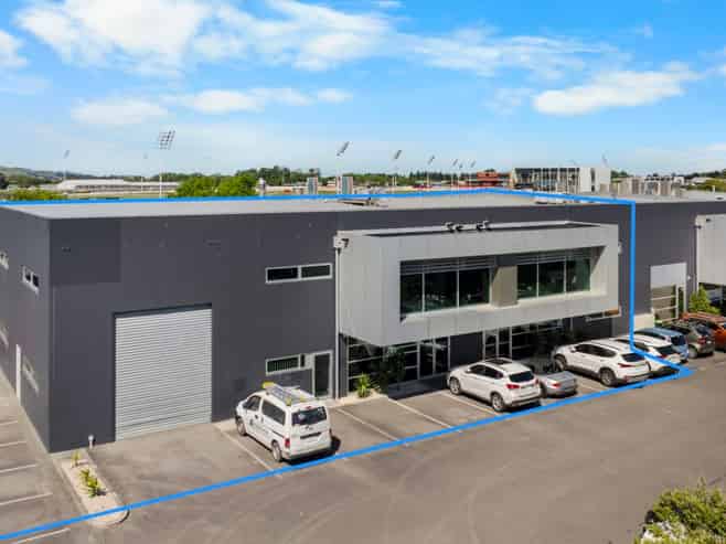 Modern Industrial Unit