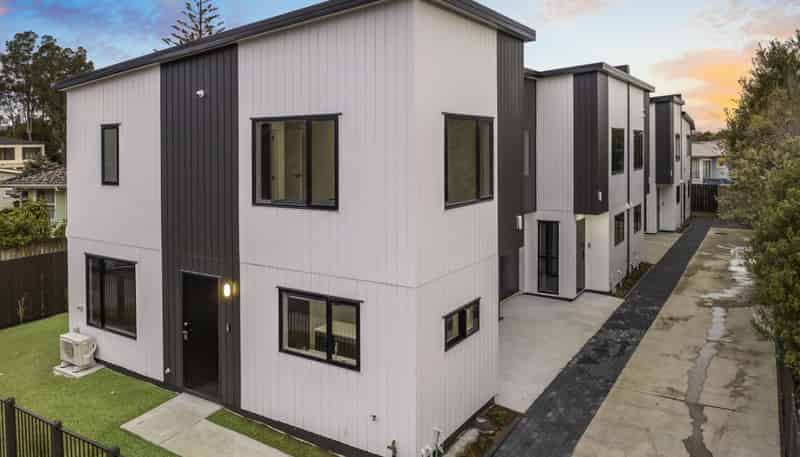 2/18 Jupiter Street, Papakura