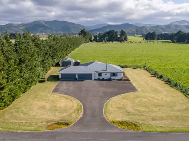 62 Thomas Road, Carterton