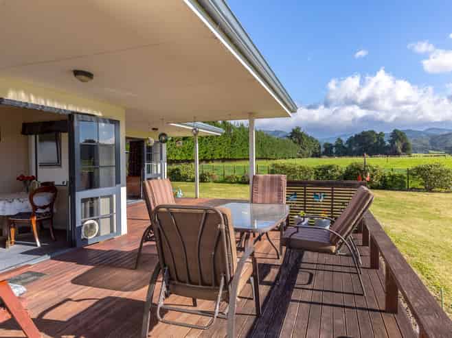 62 Thomas Road, Carterton