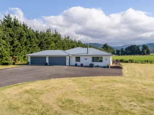 62 Thomas Road, Carterton