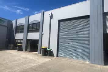Woolston Warehouse With Tidy Office/Showroom