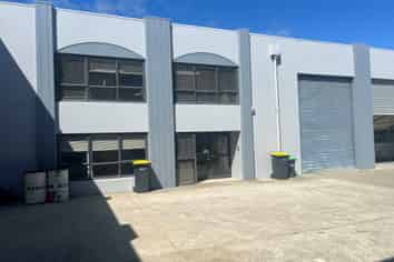 Woolston Warehouse With Tidy Office/Showroom